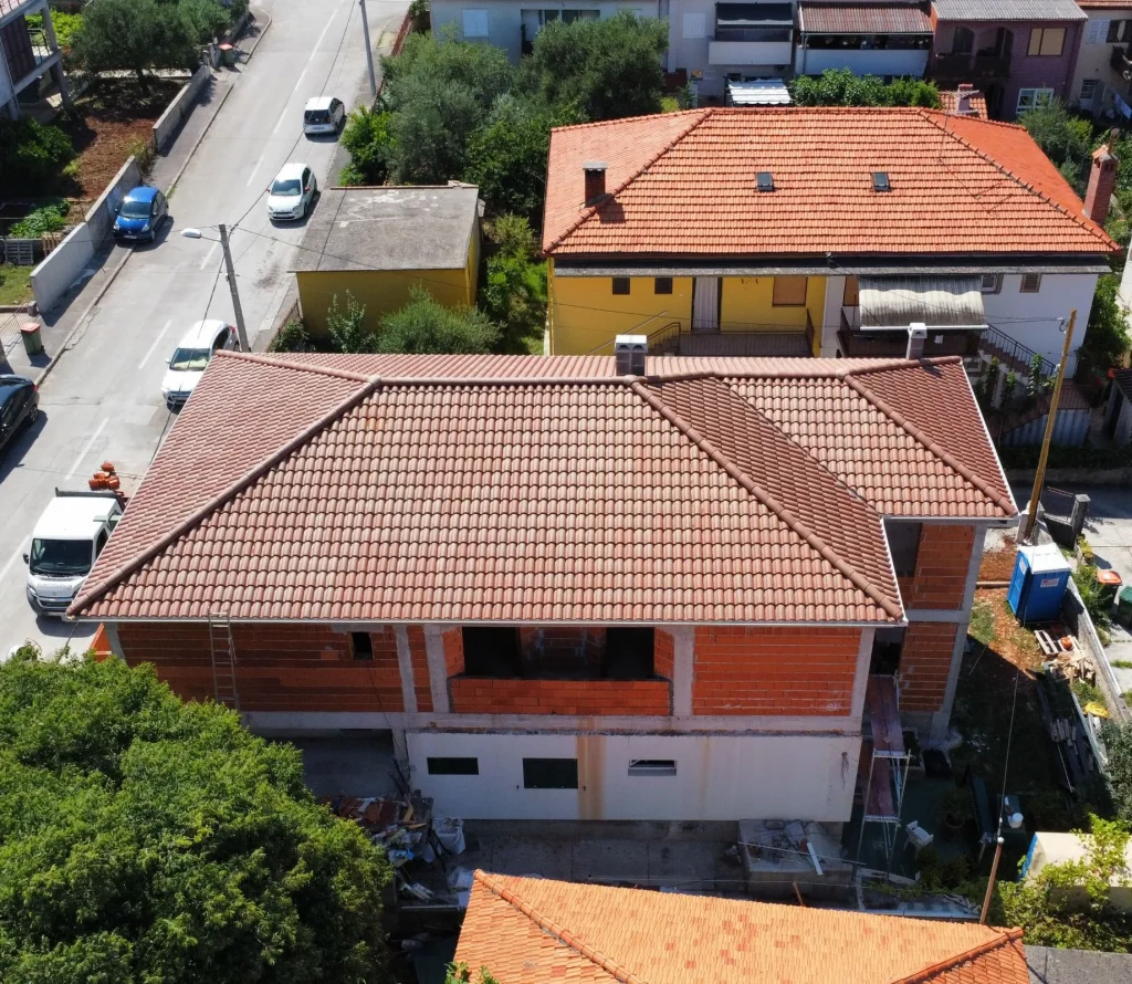 Iz zraka ulična strana — Izrada krova na obiteljskoj kući, Zadar