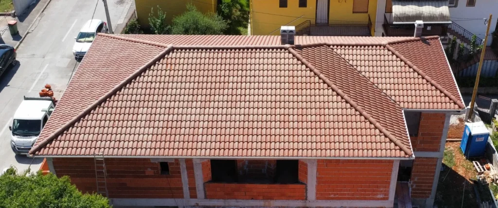 Krov crijep izbliza — Izrada krova na obiteljskoj kući, Zadar