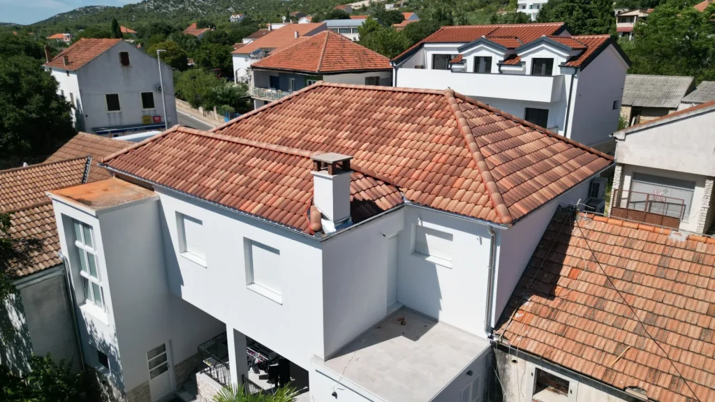 Gotov krov iz zraka — Zamjena krovišta obiteljske kuće, Stankovci