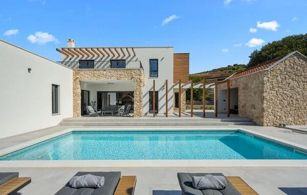 Bazen i terasa — Vila s bazenom za turistički najam, Šibenik